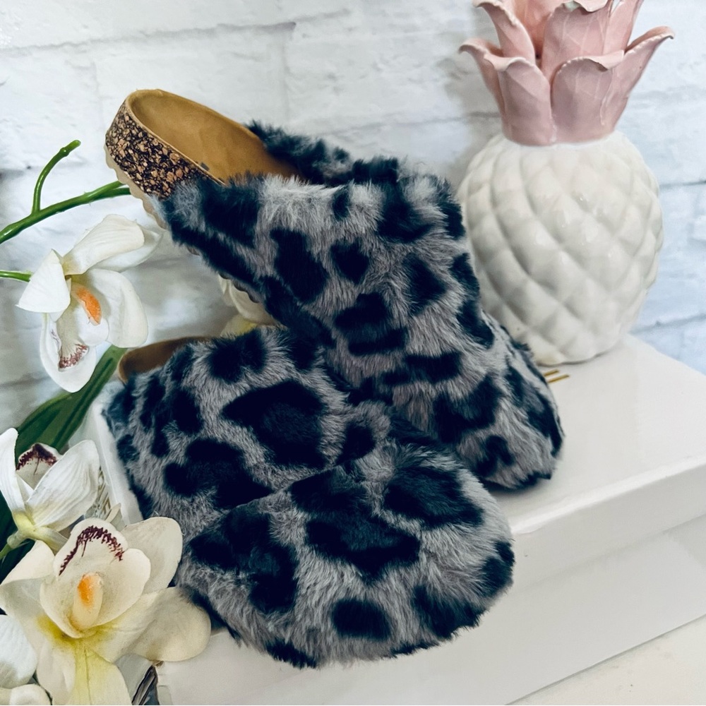 Fluffy Leopard Clogs - Picture 4 of 10